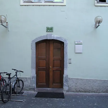 Riverbank Studio Apartment *