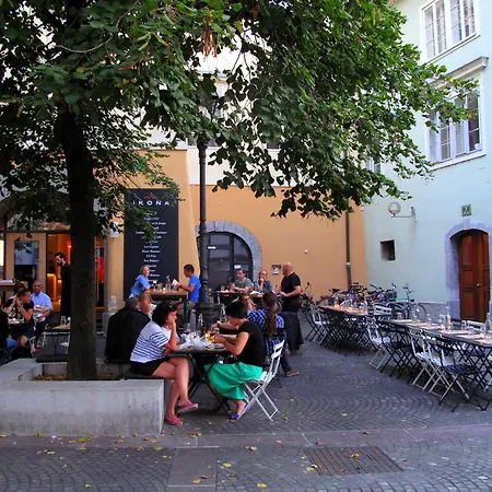 Daire Riverbank Studio